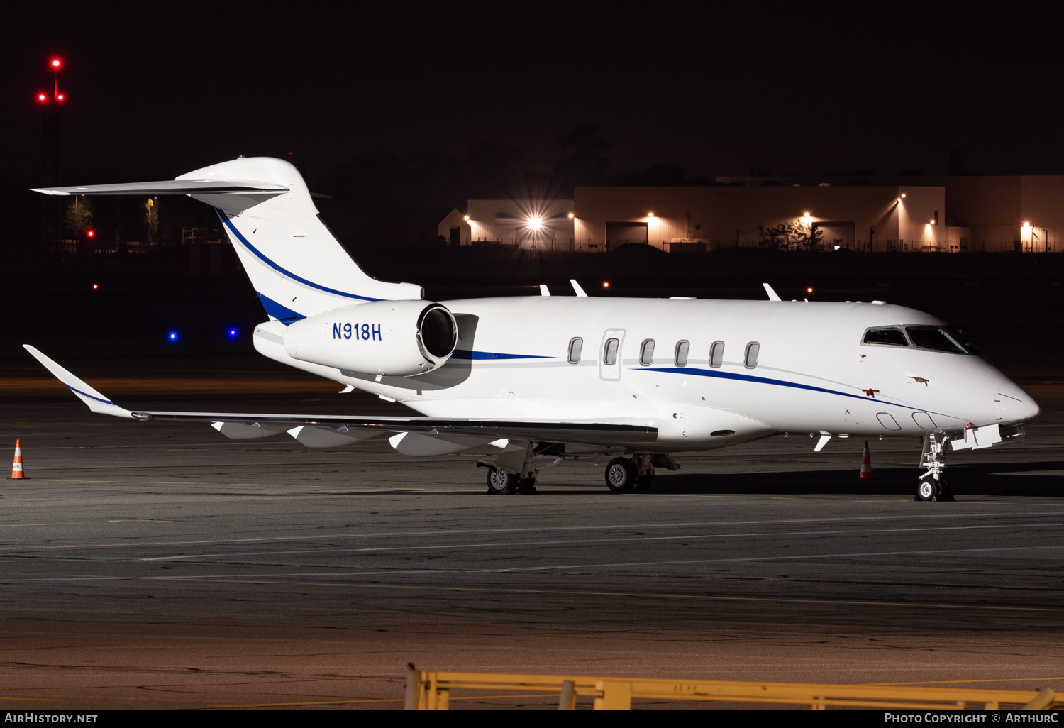 Aircraft Photo of N918H | Bombardier Challenger 350 (BD-100-1A10) | AirHistory.net #420525