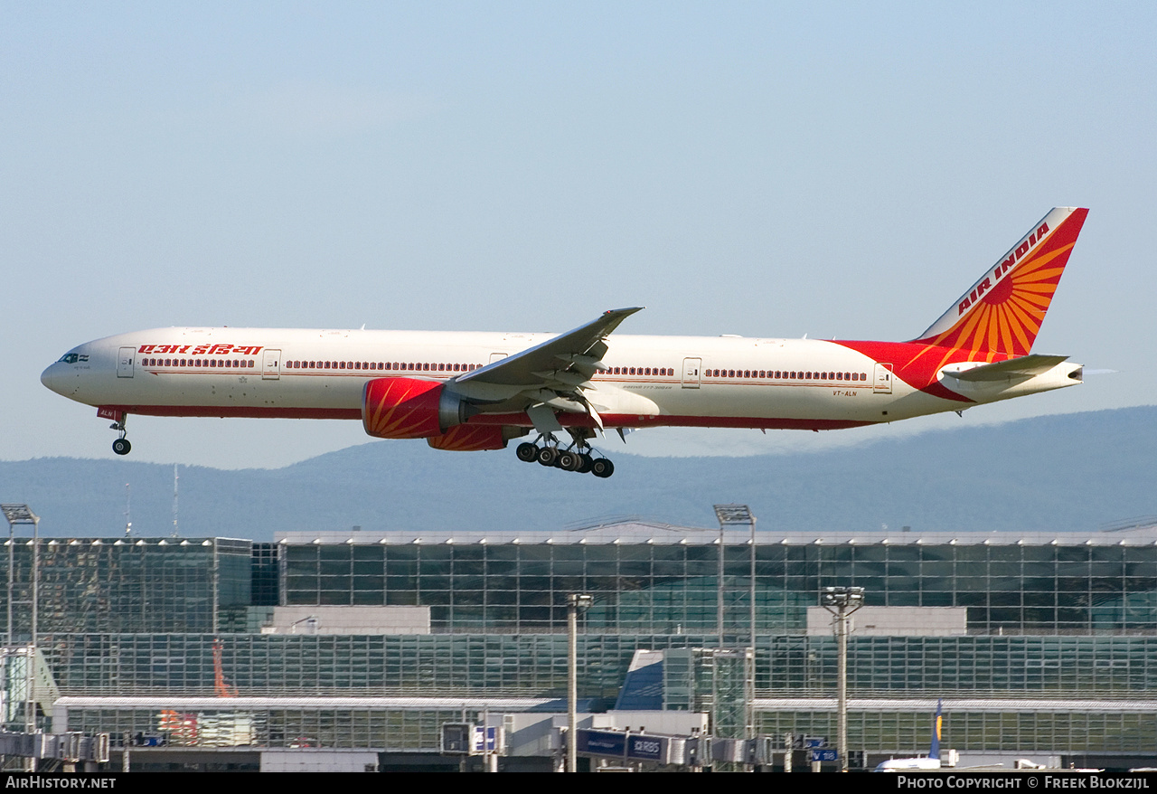 Aircraft Photo of VT-ALN | Boeing 777-337/ER | Air India | AirHistory.net #420552