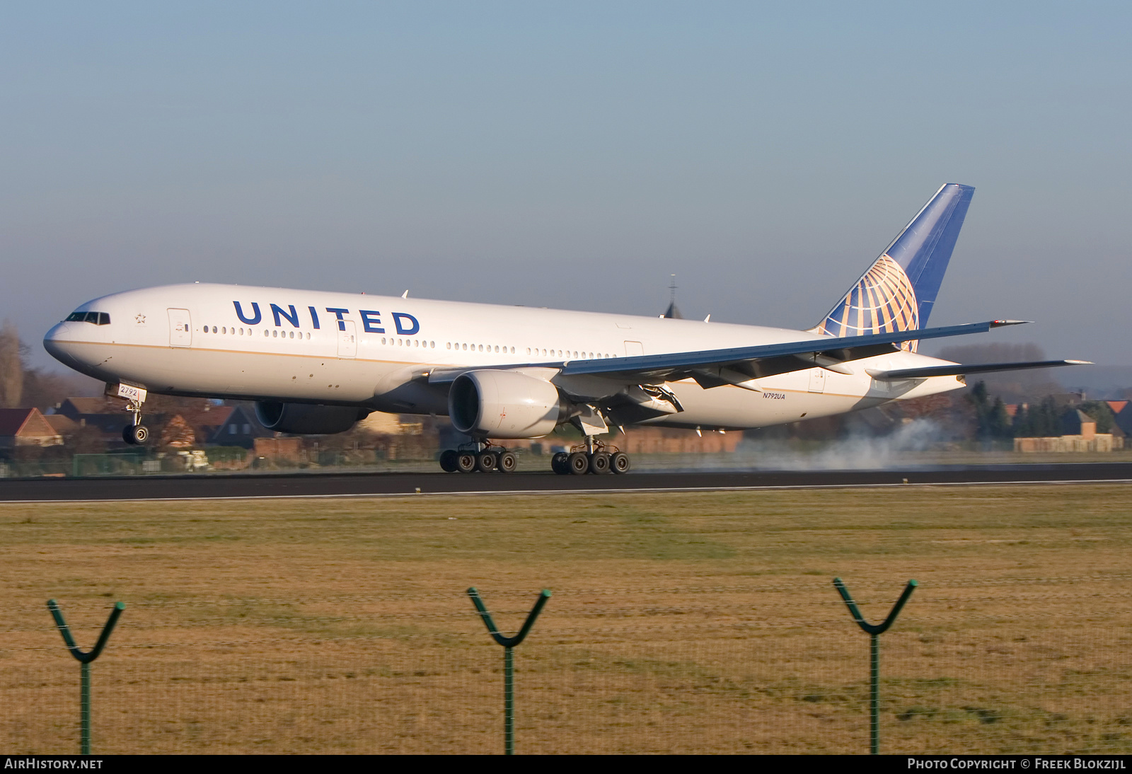 Aircraft Photo of N792UA | Boeing 777-222/ER | United Airlines | AirHistory.net #420567