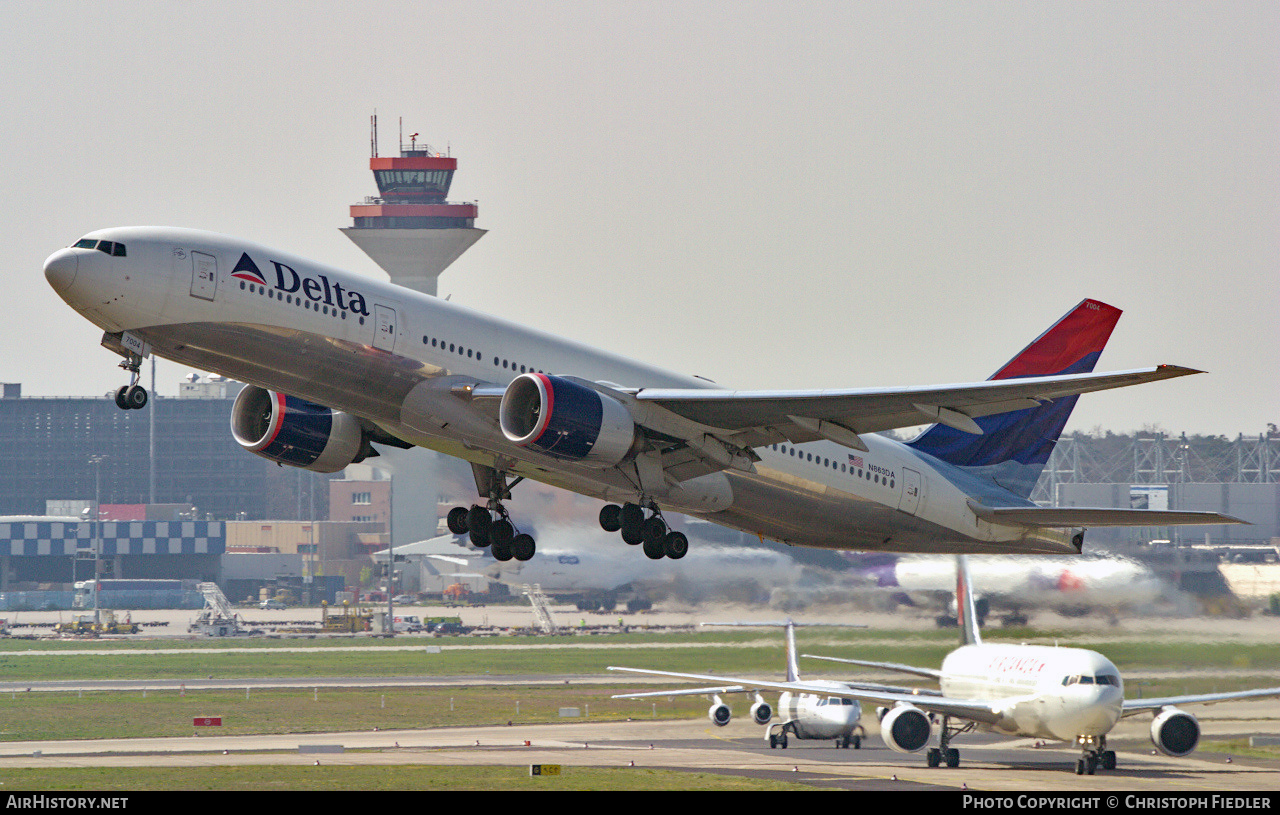 Aircraft Photo of N863DA | Boeing 777-232/ER | Delta Air Lines | AirHistory.net #420596