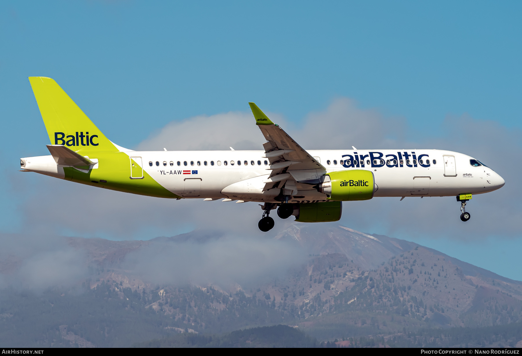 Aircraft Photo of YL-AAW | Airbus A220-371 (BD-500-1A11) | AirBaltic | AirHistory.net #420605