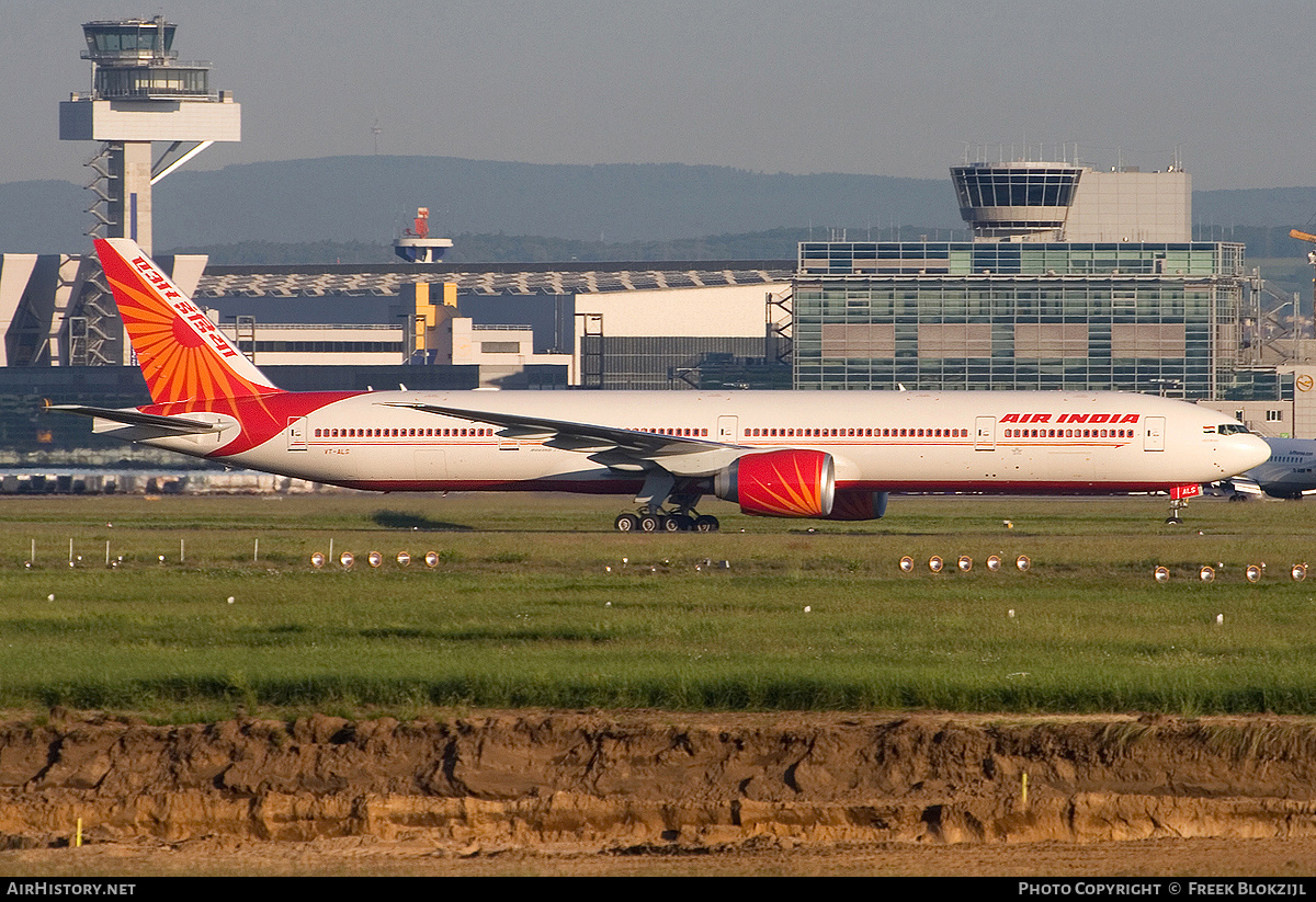 Aircraft Photo of VT-ALS | Boeing 777-337/ER | Air India | AirHistory.net #420660
