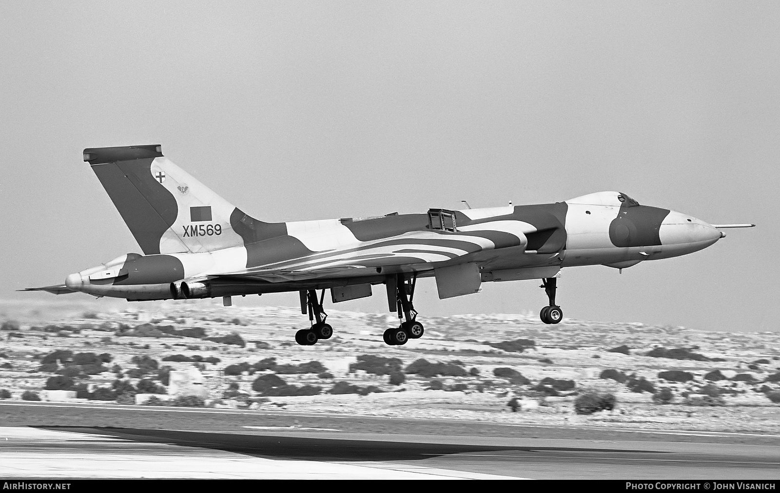 Aircraft Photo of XM569 | Avro 698 Vulcan B.2 | UK - Air Force | AirHistory.net #420716