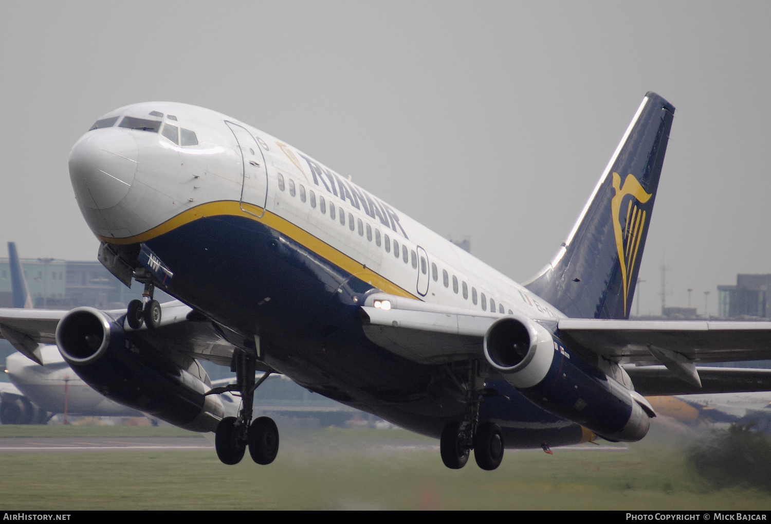 Aircraft Photo of EI-CNW | Boeing 737-230/Adv | Ryanair | AirHistory.net #420783