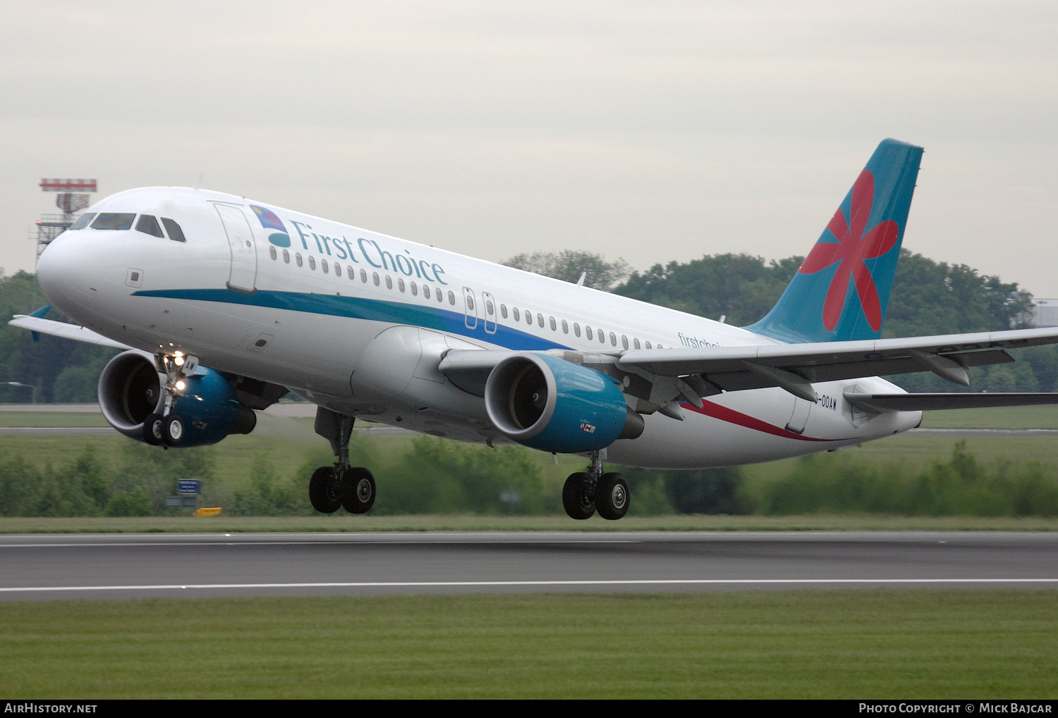 Aircraft Photo of G-OOAW | Airbus A320-214 | First Choice Airways | AirHistory.net #420920