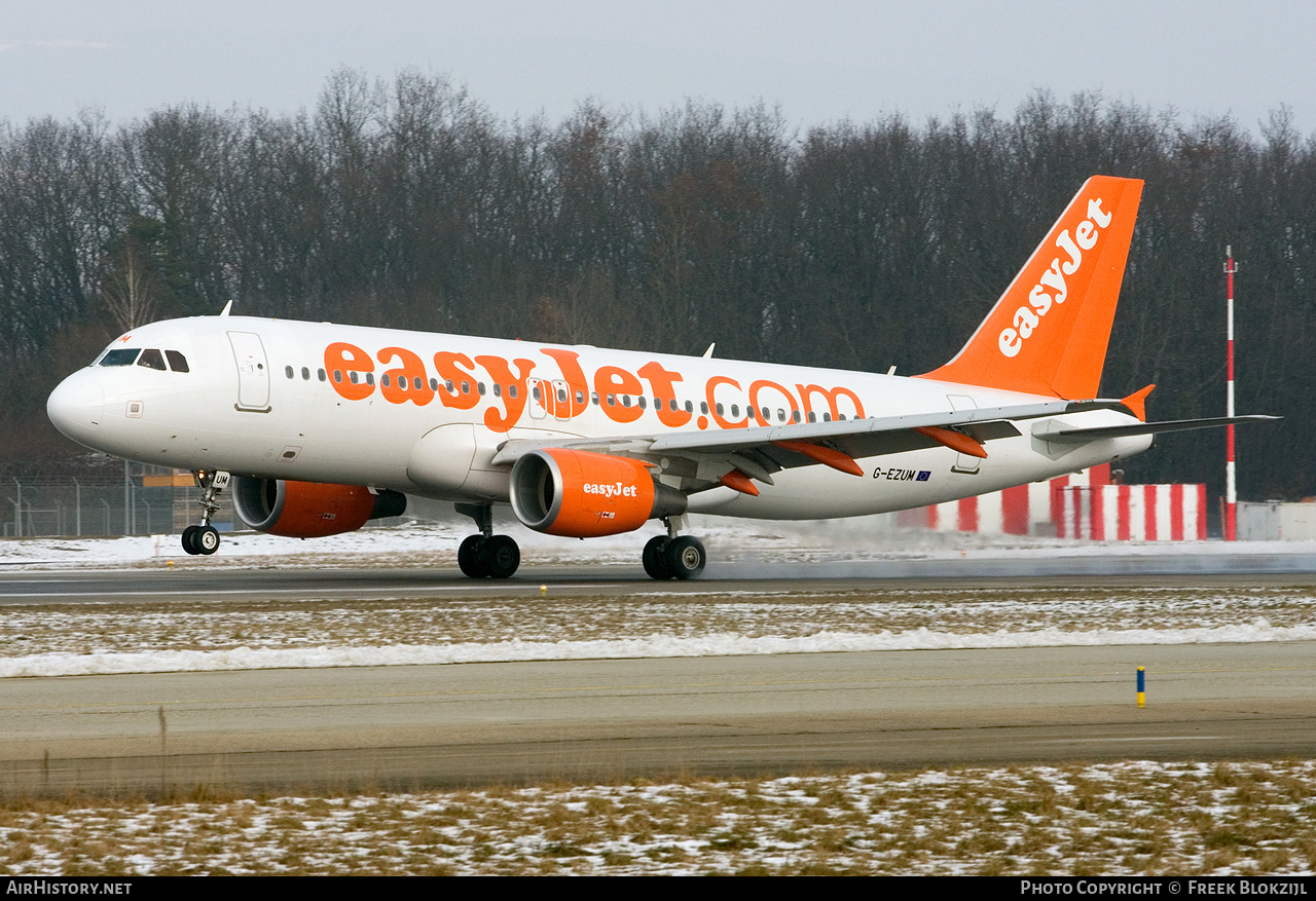 Aircraft Photo of G-EZUM | Airbus A320-214 | EasyJet | AirHistory.net #421090