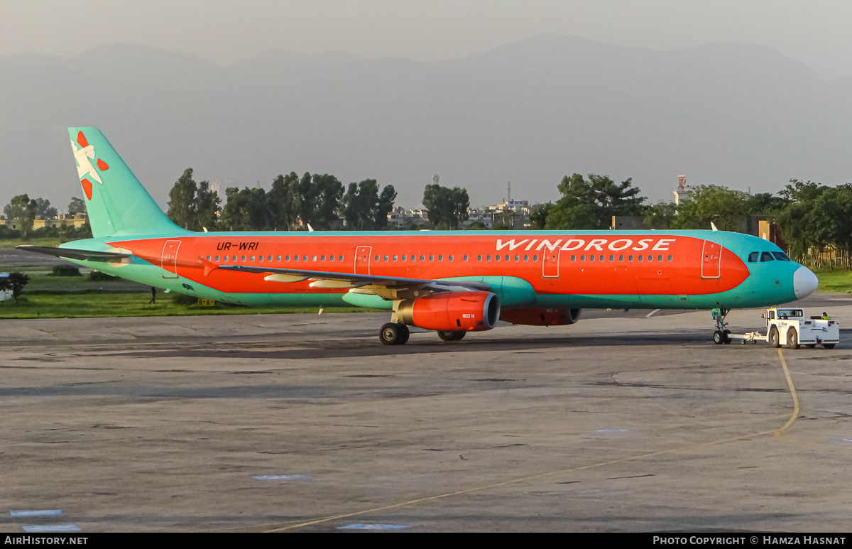 Aircraft Photo of UR-WRI | Airbus A321-231 | Windrose | AirHistory.net #421368