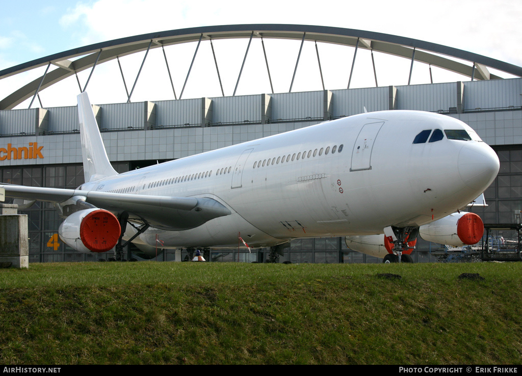 Aircraft Photo of V8-AC3 | Airbus A340-213 | AirHistory.net #421584