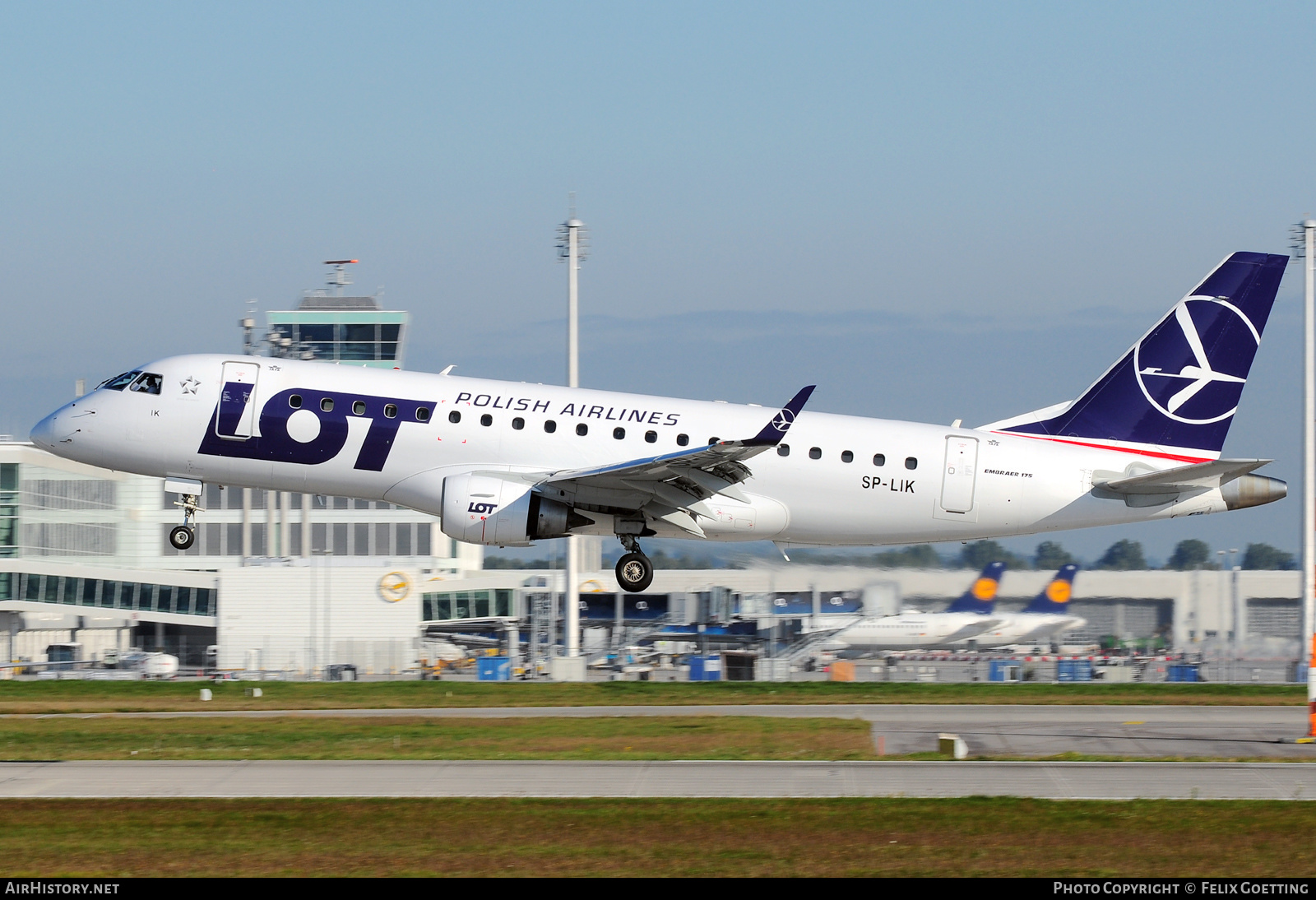 Aircraft Photo of SP-LIK | Embraer 175LR (ERJ-170-200LR) | LOT Polish Airlines - Polskie Linie Lotnicze | AirHistory.net #421760