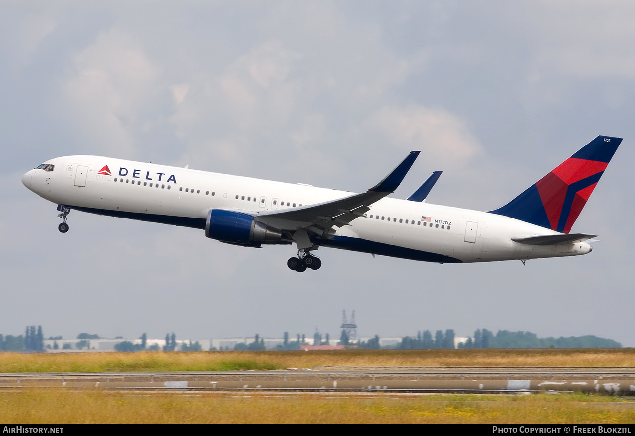 Aircraft Photo of N172DZ | Boeing 767-332/ER | Delta Air Lines | AirHistory.net #421994