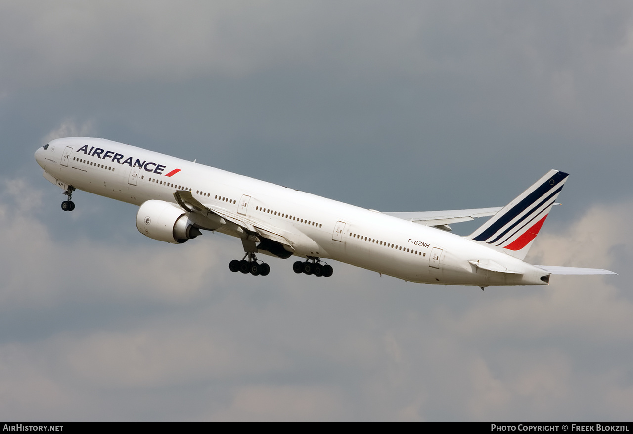 Aircraft Photo of F-GZNH | Boeing 777-328/ER | Air France | AirHistory.net #421999