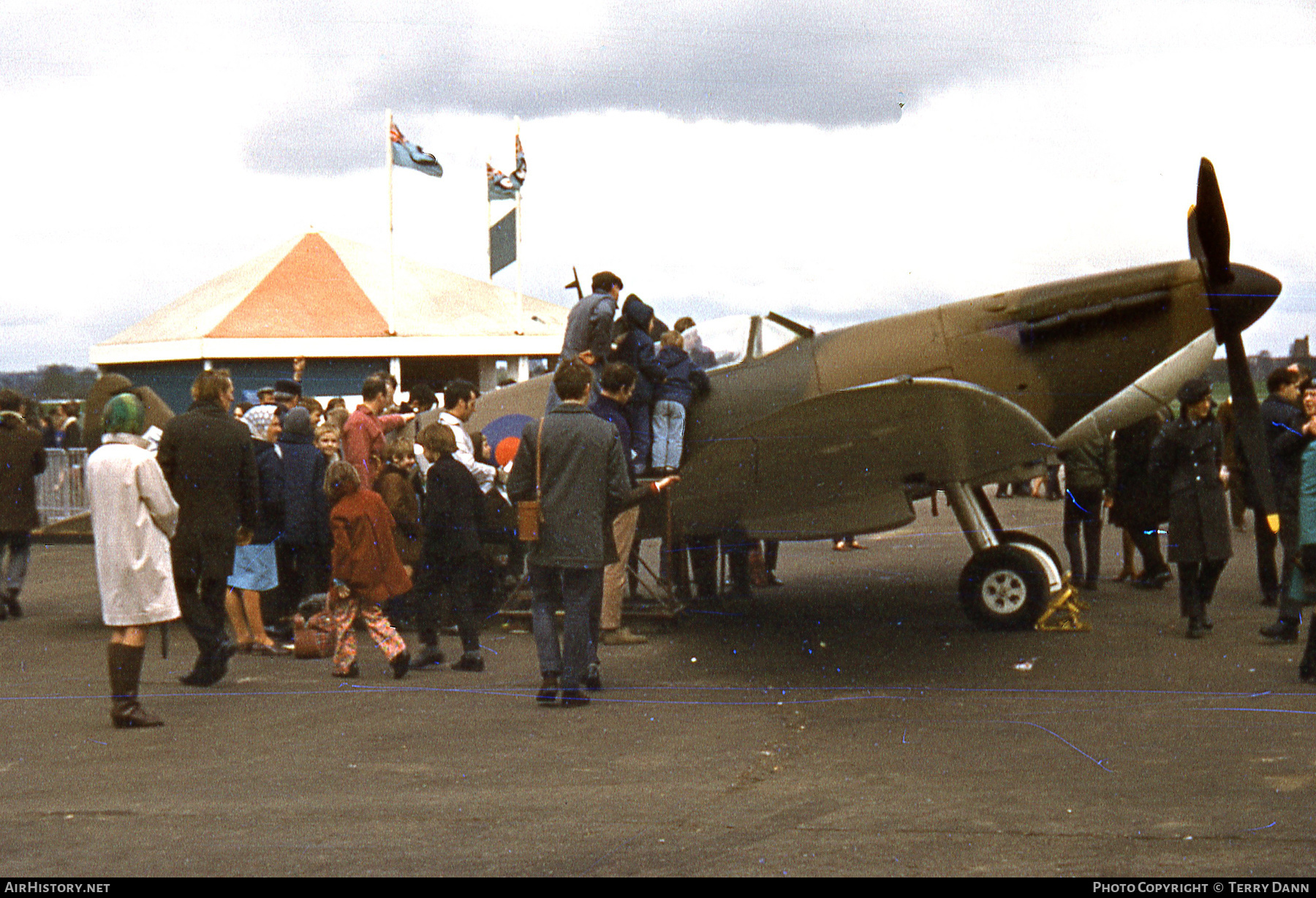 Aircraft Photo of K9942 | Supermarine 300 Spitfire Mk1A | UK - Air Force | AirHistory.net #422158