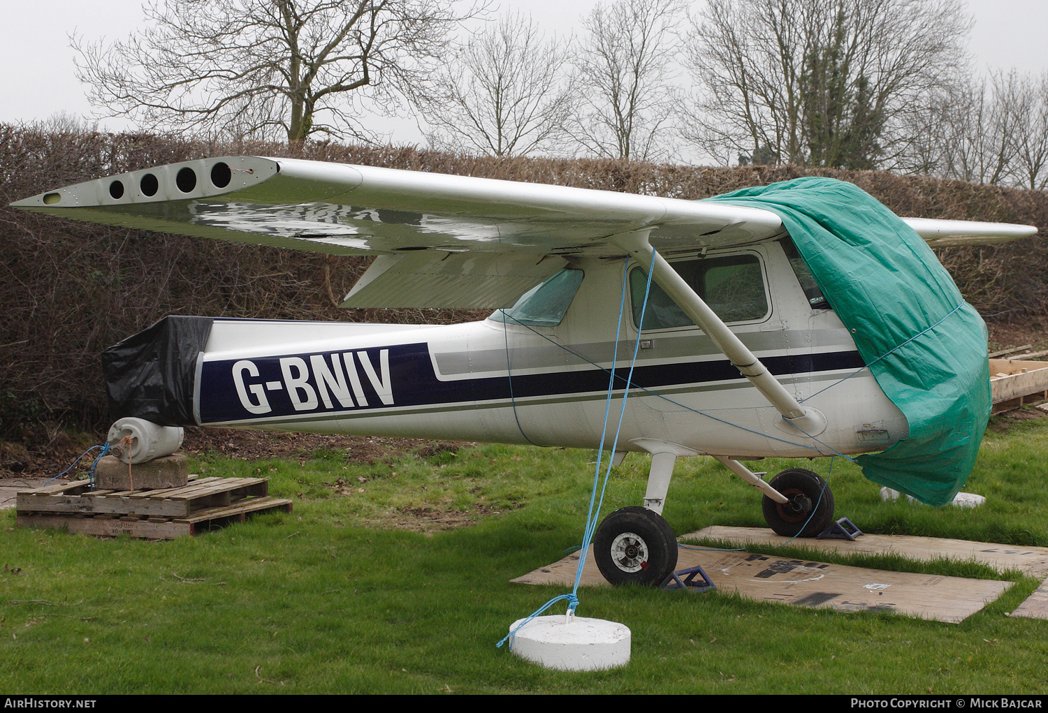 Aircraft Photo of G-BNIV | Cessna 152 | AirHistory.net #422214
