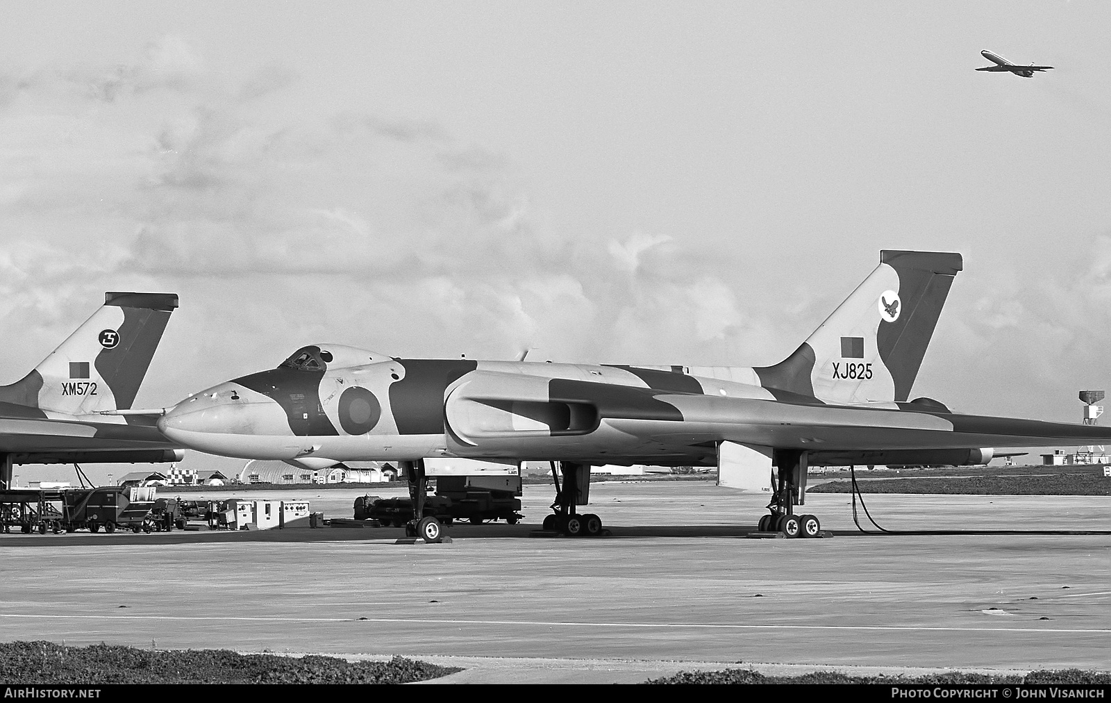 Aircraft Photo of XJ825 | Avro 698 Vulcan B.2 | UK - Air Force | AirHistory.net #422656