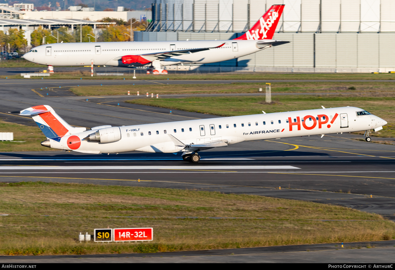 Aircraft Photo of F-HMLF | Bombardier CRJ-1000EL NG (CL-600-2E25) | Hop! | AirHistory.net #422730