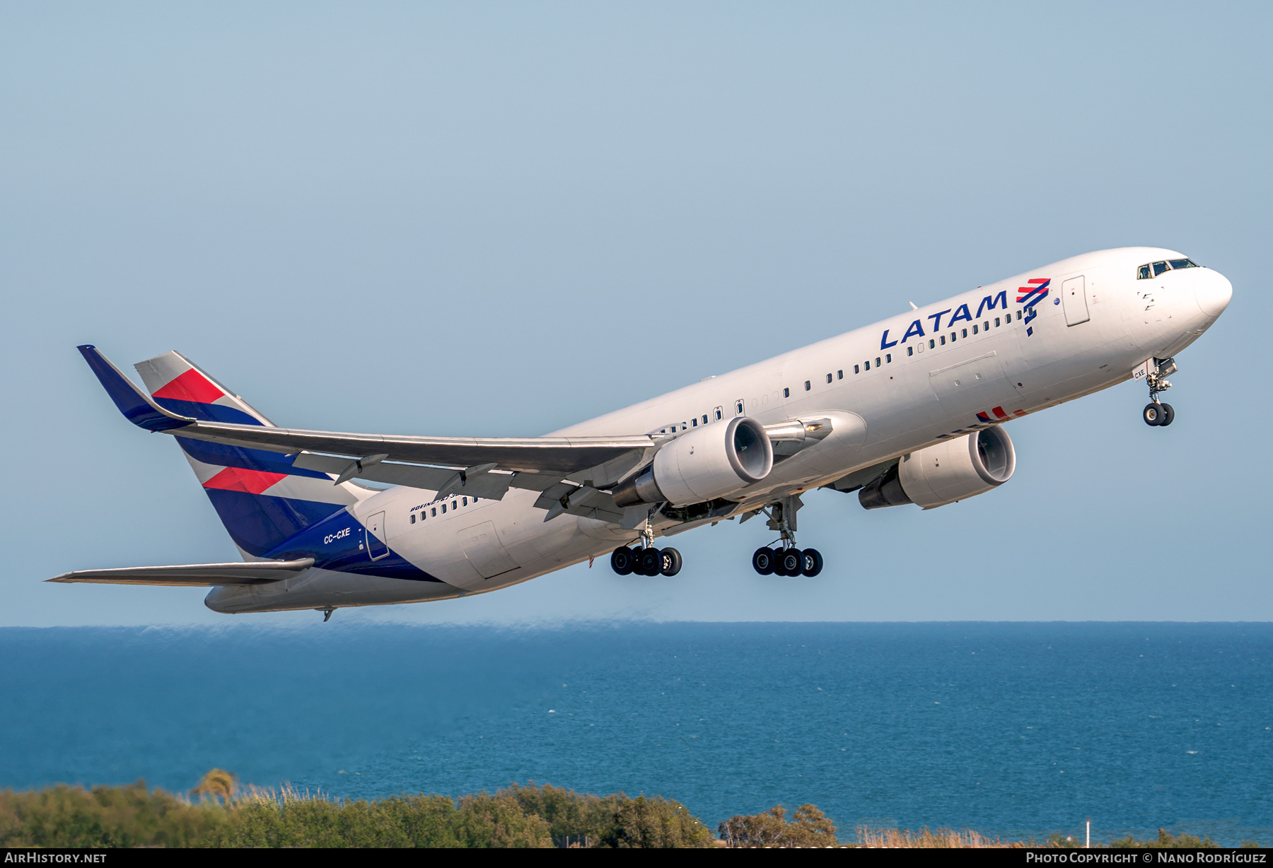 Aircraft Photo of CC-CXE | Boeing 767-316/ER | LATAM Airlines | AirHistory.net #422738