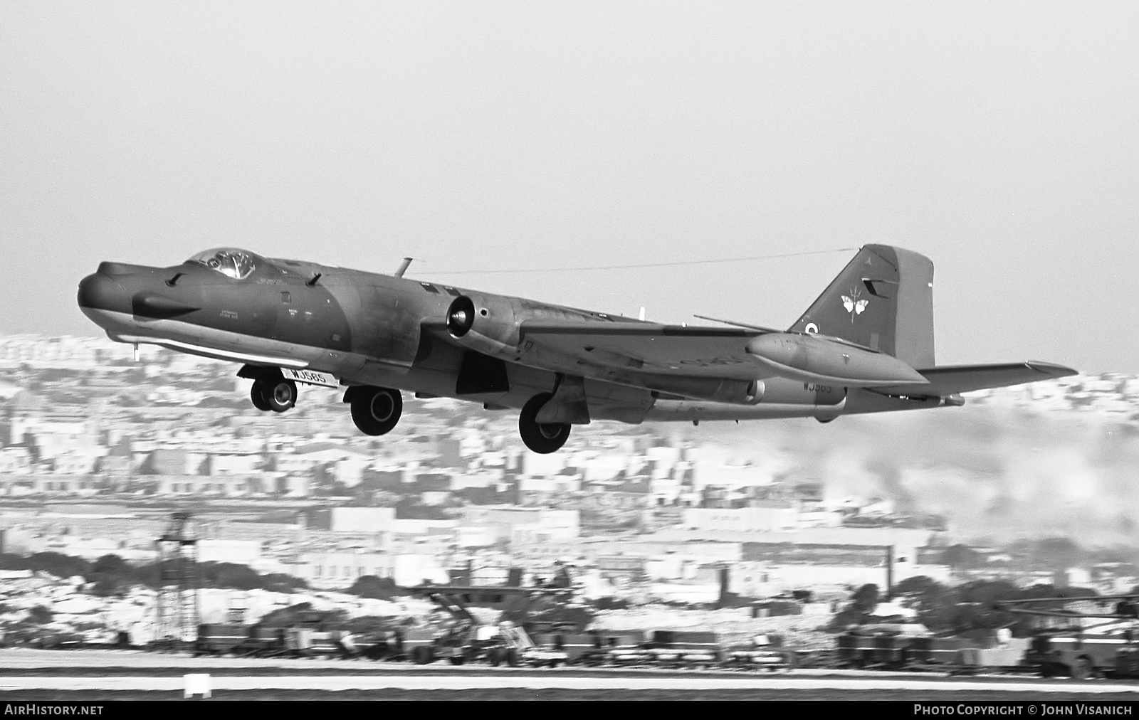 Aircraft Photo of WJ565 | English Electric Canberra T17 | UK - Air Force | AirHistory.net #422936