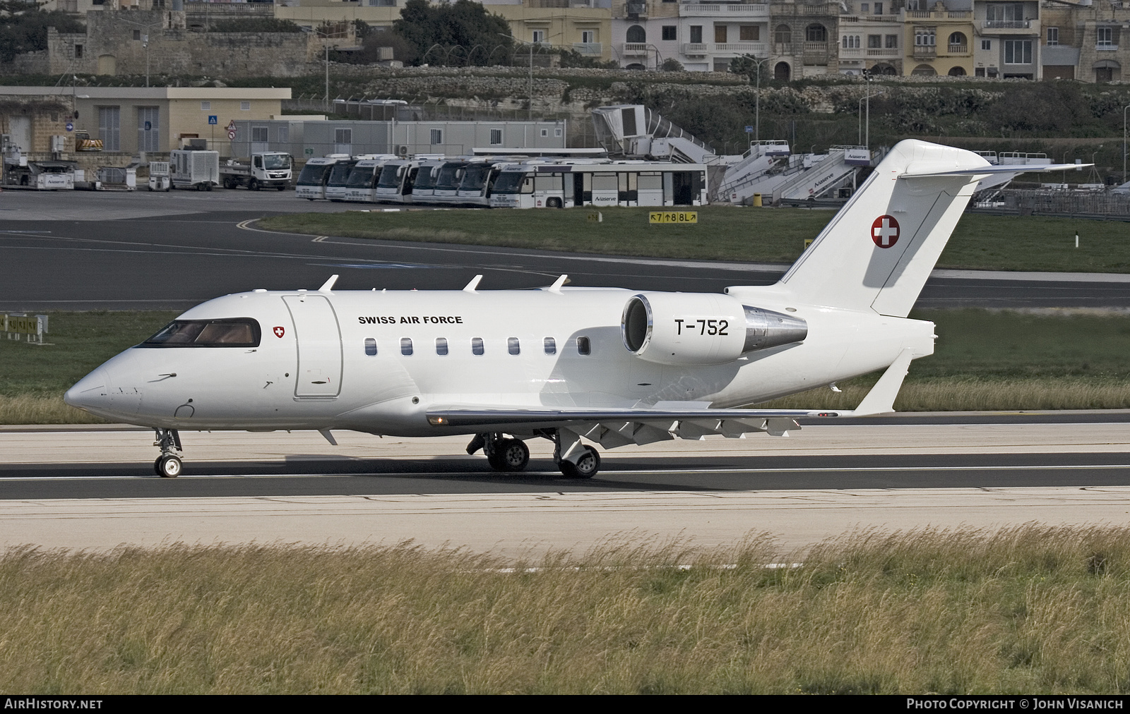 Aircraft Photo of T-752 | Bombardier Challenger 604 (CL-600-2B16) | Switzerland - Air Force | AirHistory.net #422994