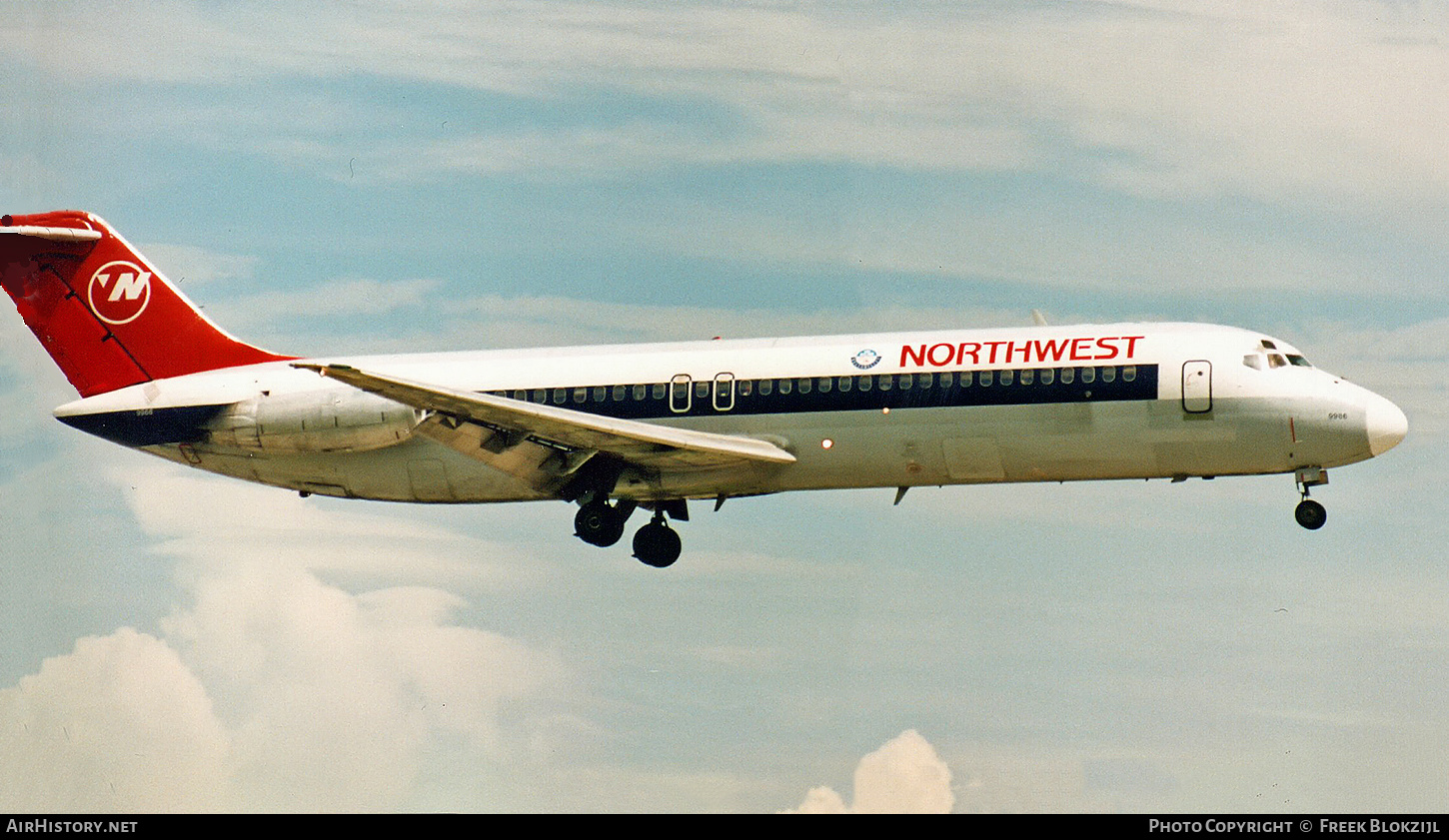 Aircraft Photo of N9330 | McDonnell Douglas DC-9-31 | Northwest Airlines | AirHistory.net #423097