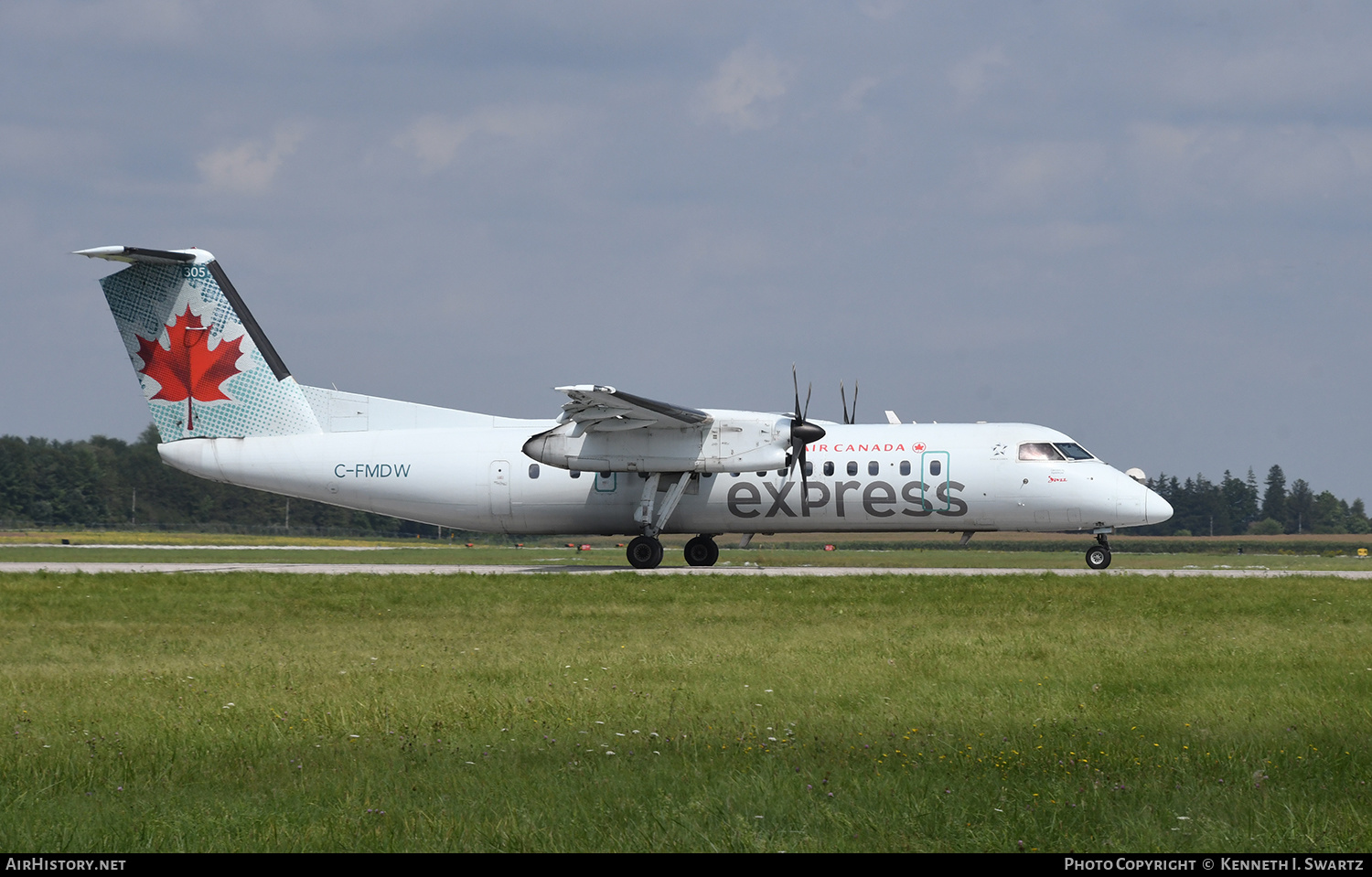 Aircraft Photo of C-FMDW | De Havilland Canada DHC-8-311 Dash 8 | Air Canada Express | AirHistory.net #423312