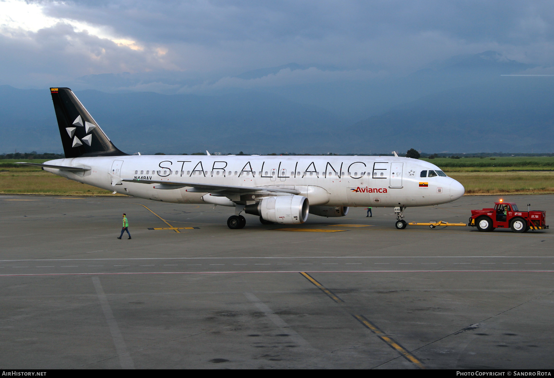 Aircraft Photo of N448AV | Airbus A320-214 | Avianca | AirHistory.net #423498