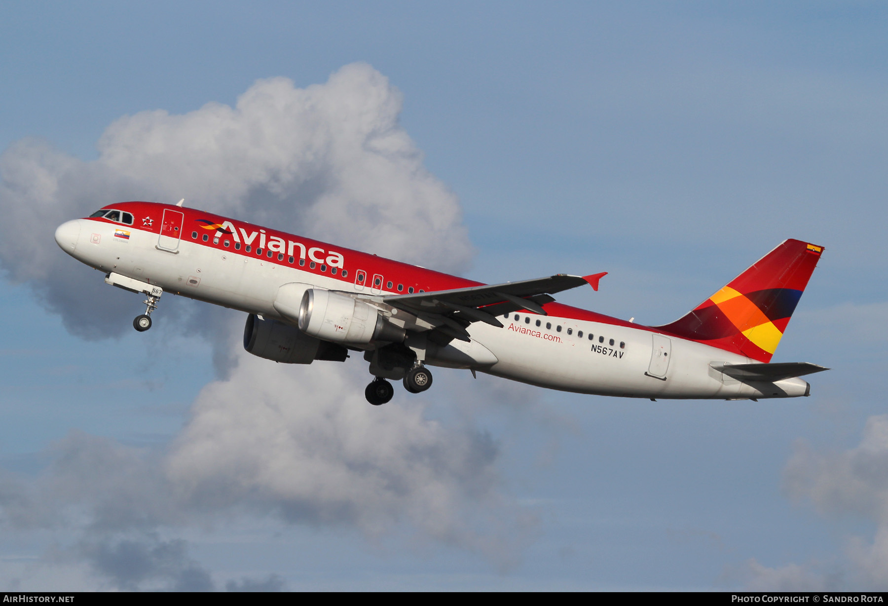 Aircraft Photo of N567AV | Airbus A320-214 | Avianca | AirHistory.net #423514