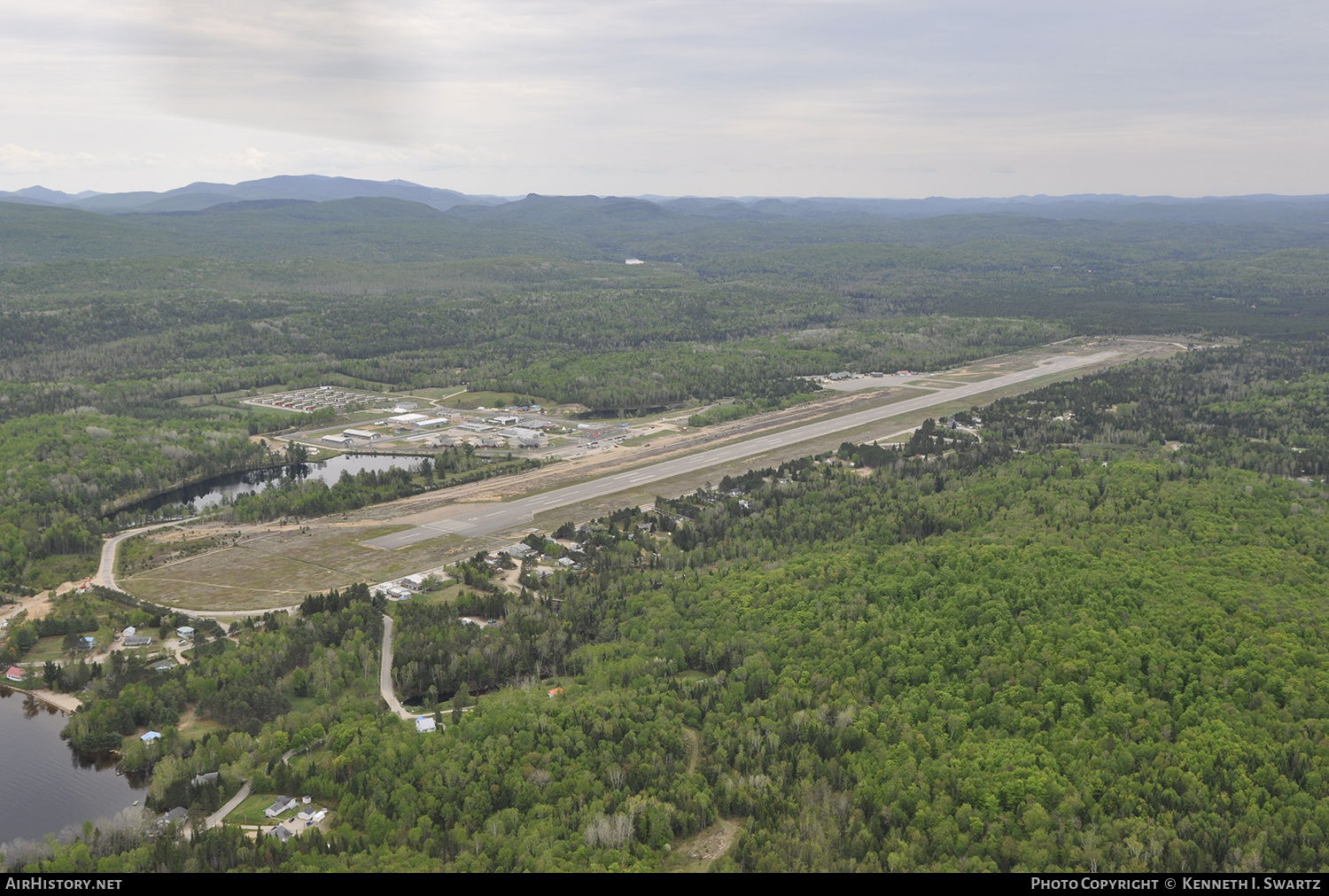 Airport photo of La Macaza - Mont-Tremblant International (CYFJ / YTM) in Quebec, Canada | AirHistory.net #423560