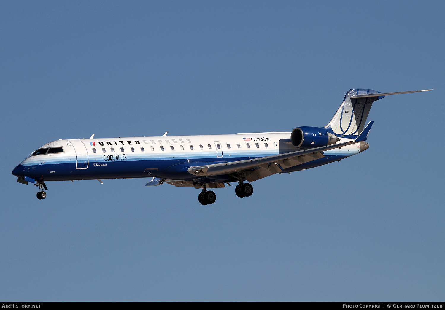 Aircraft Photo of N713SK | Bombardier CRJ-701ER (CL-600-2C10) | United Express | AirHistory.net #423690