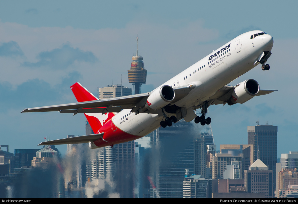 Aircraft Photo of VH-OGL | Boeing 767-338/ER | Qantas | AirHistory.net #423786