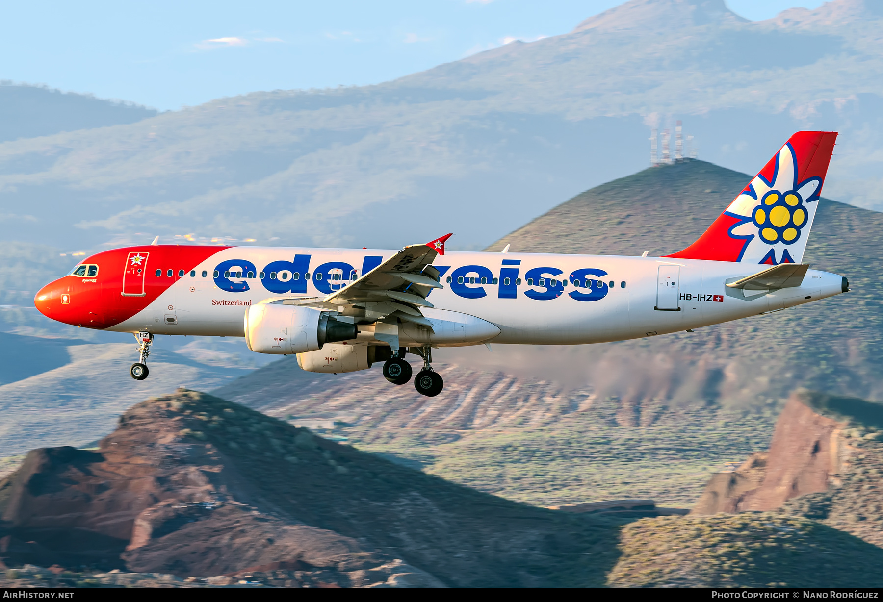 Aircraft Photo of HB-IHZ | Airbus A320-214 | Edelweiss Air | AirHistory.net #423952
