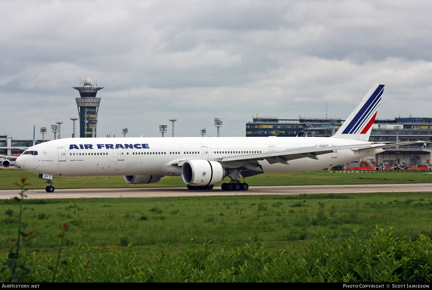Aircraft Photo of F-GSQT | Boeing 777-328/ER | Air France | AirHistory.net #424113