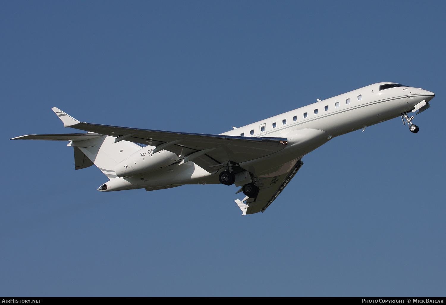 Aircraft Photo of M-GBAL | Bombardier Global Express (BD-700-1A10) | AirHistory.net #424344