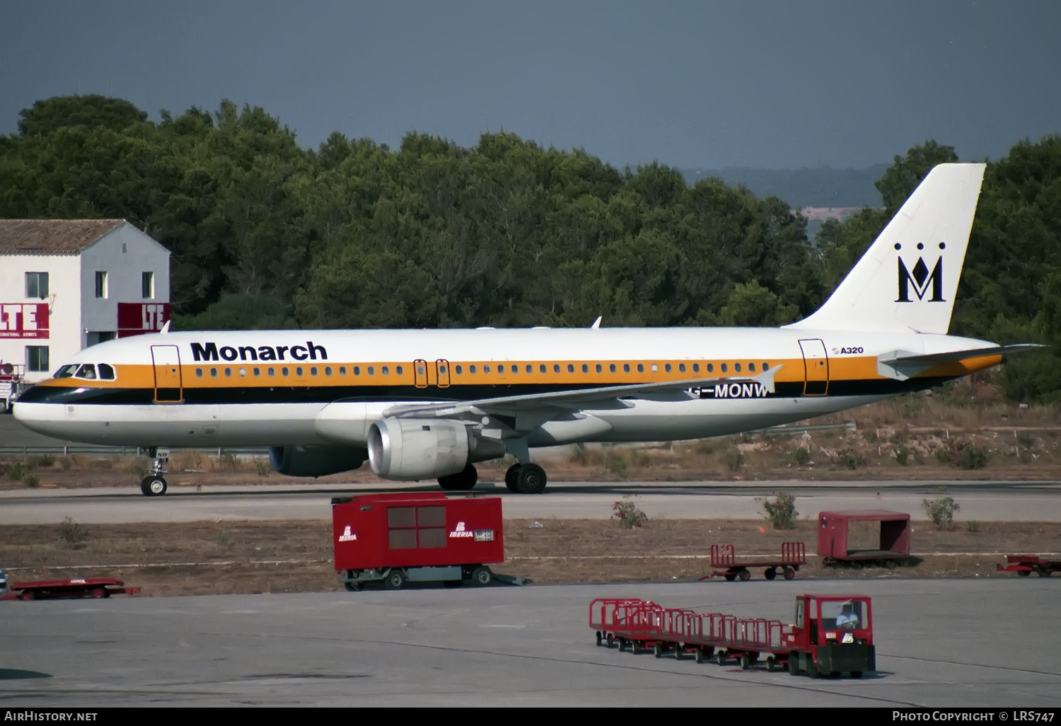 Aircraft Photo of G-MONW | Airbus A320-212 | Monarch Airlines | AirHistory.net #424756