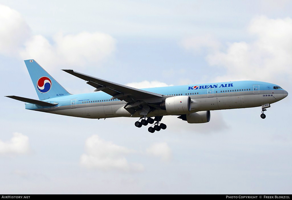 Aircraft Photo of HL7574 | Boeing 777-2B5/ER | Korean Air | AirHistory.net #424821