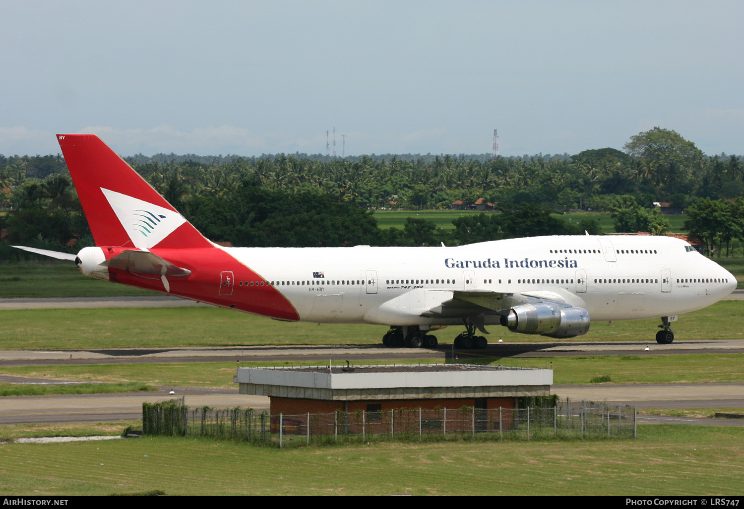 Aircraft Photo of VH-EBY | Boeing 747-338 | Garuda Indonesia | AirHistory.net #424828