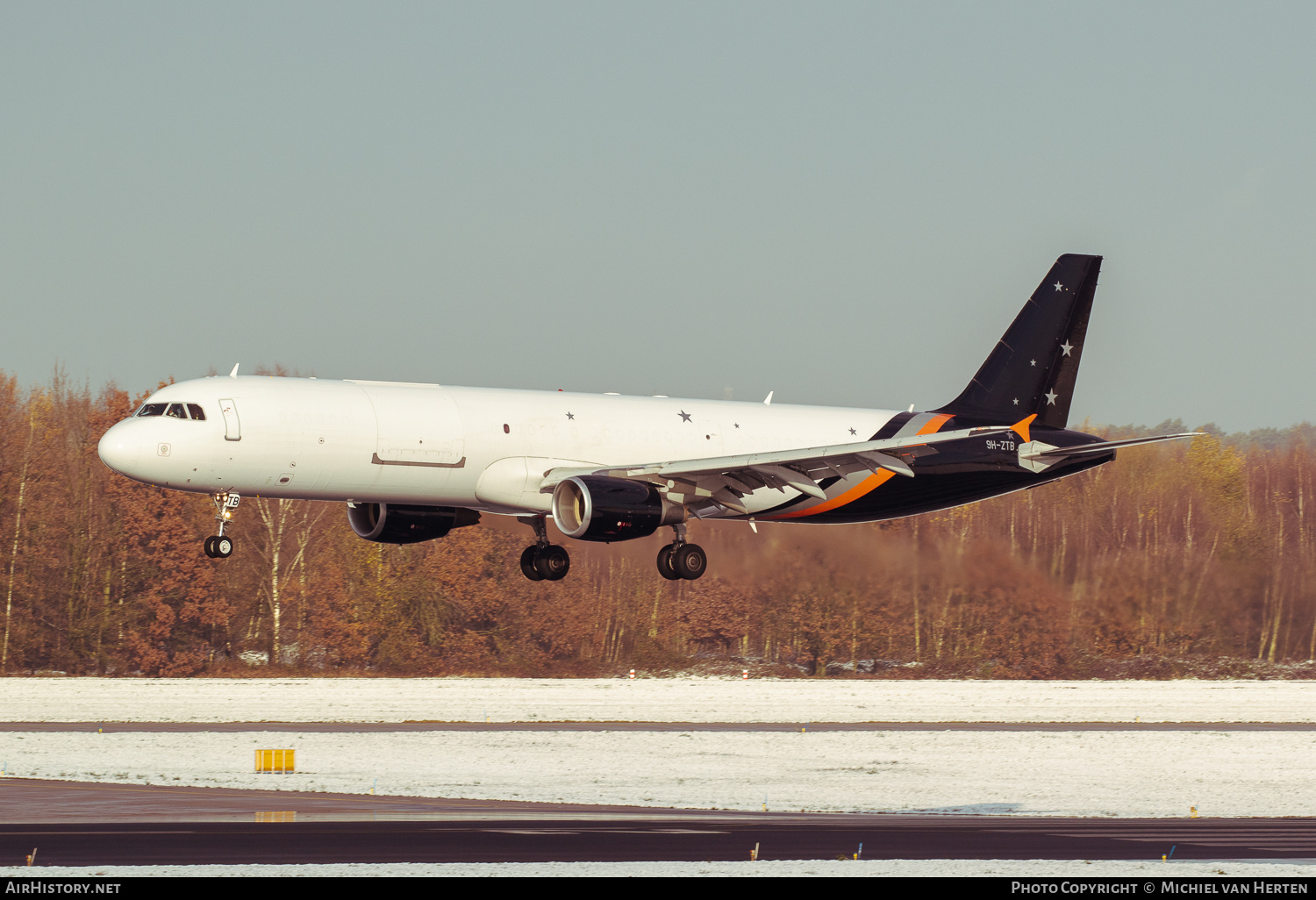 Aircraft Photo of 9H-ZTB | Airbus A321-211/P2F | Titan Airways | AirHistory.net #424870