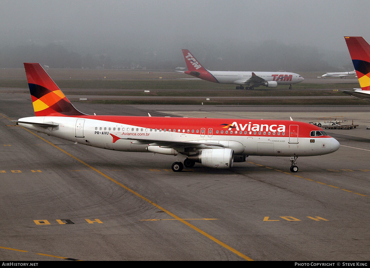 Aircraft Photo of PR-AVU | Airbus A320-214 | Avianca | AirHistory.net #425249