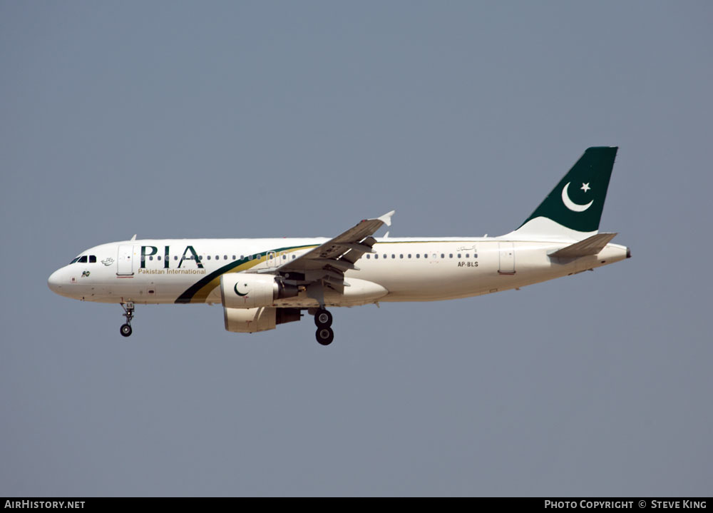 Aircraft Photo of AP-BLS | Airbus A320-214 | Pakistan International Airlines - PIA | AirHistory.net #425302