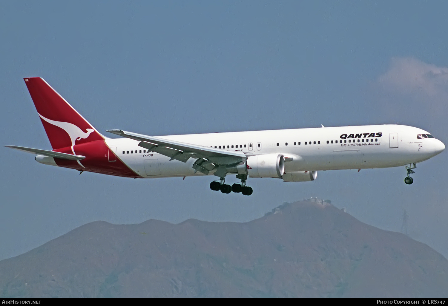 Aircraft Photo of VH-OGL | Boeing 767-338/ER | Qantas | AirHistory.net #425312