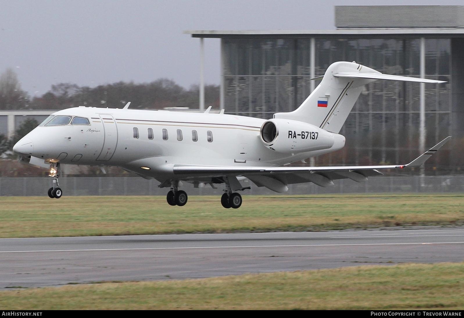 Aircraft Photo of RA-67137 | Bombardier Challenger 350 (BD-100-1A10) | AirHistory.net #425733