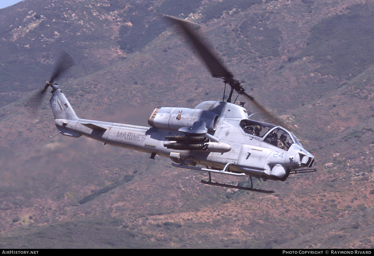 Aircraft Photo of 165450 | Bell AH-1W Super Cobra (209) | USA - Marines | AirHistory.net #425866
