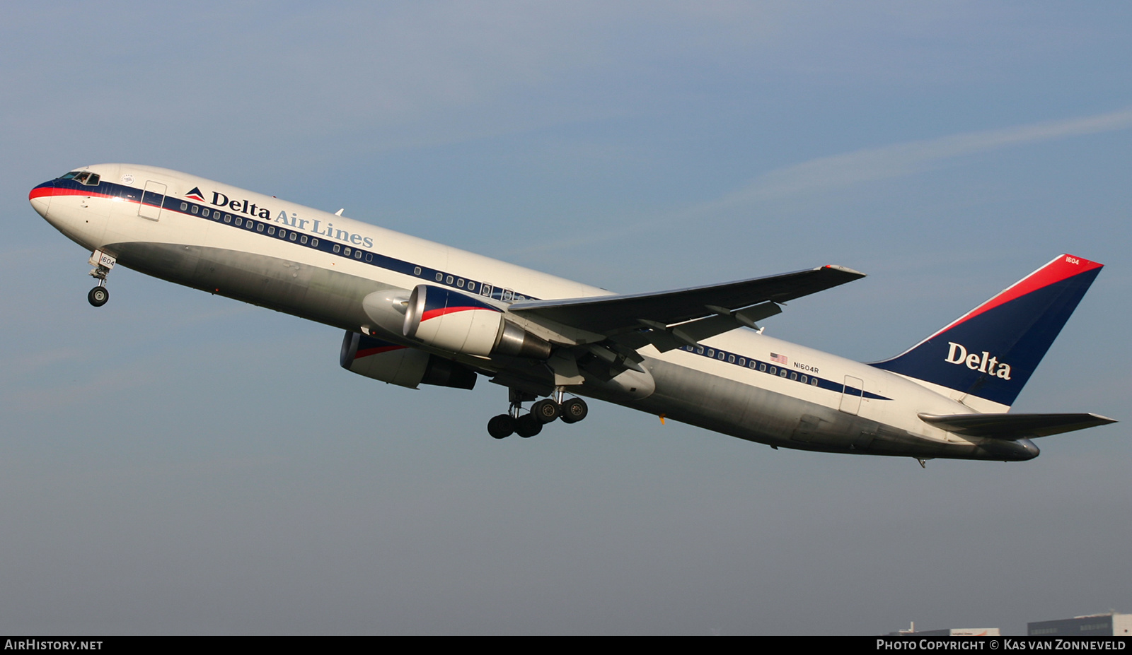 Aircraft Photo of N1604R | Boeing 767-332/ER | Delta Air Lines | AirHistory.net #426054