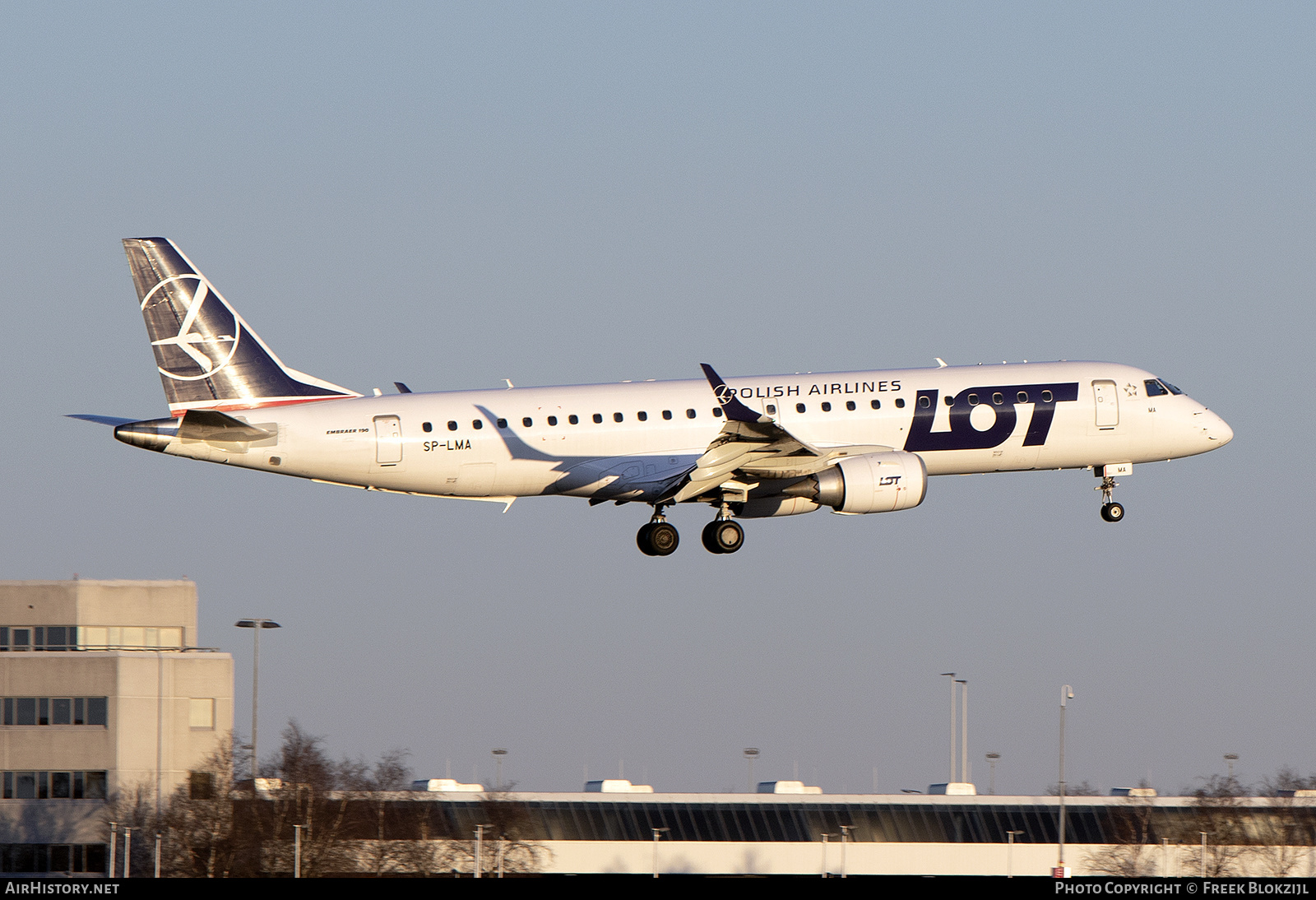 Aircraft Photo of SP-LMA | Embraer 190-E2 (ERJ-190-300) | LOT Polish Airlines - Polskie Linie Lotnicze | AirHistory.net #426340