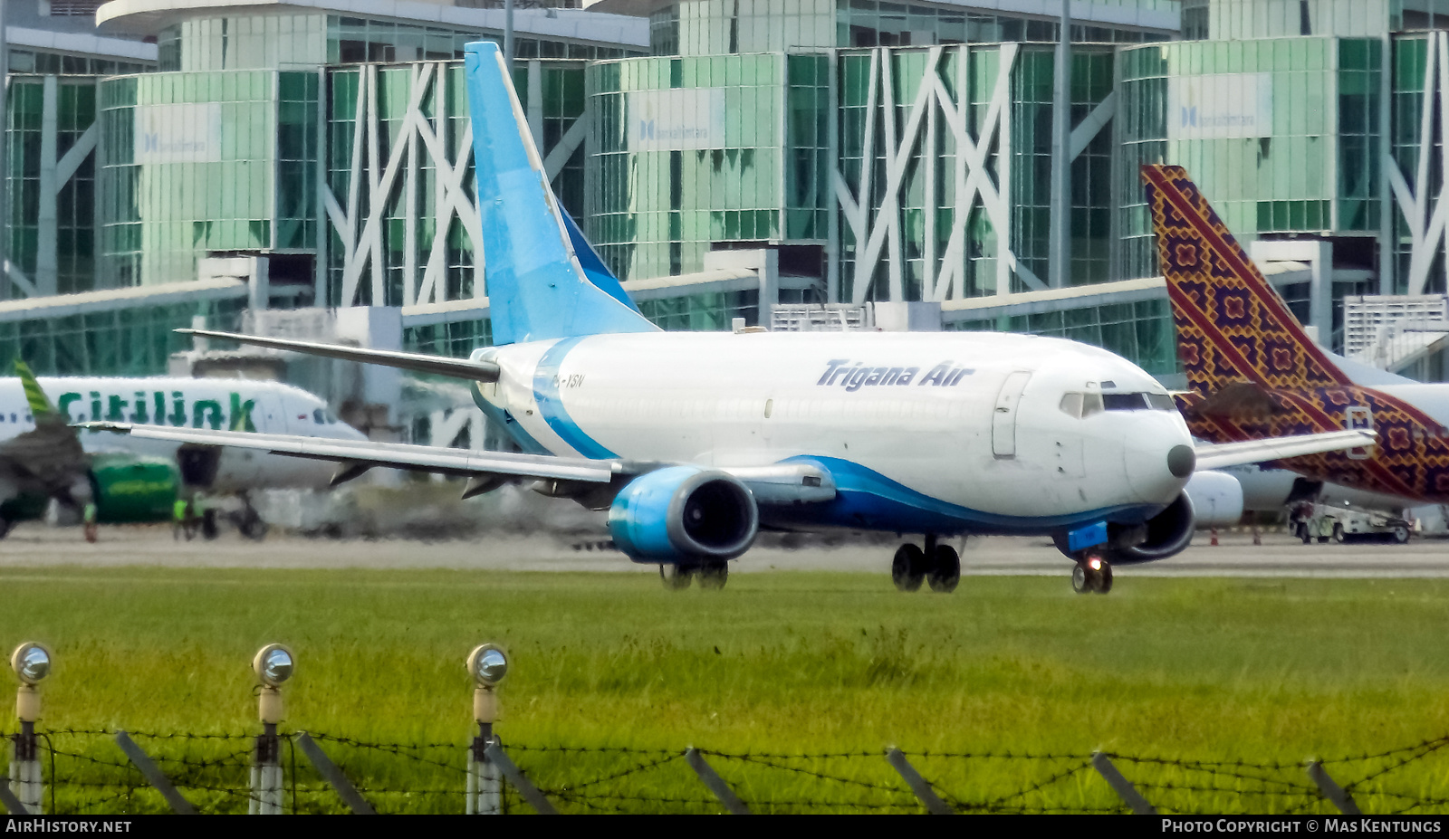 Aircraft Photo of PK-YSN | Boeing 737-322(SF) | Trigana Air | AirHistory.net #426446