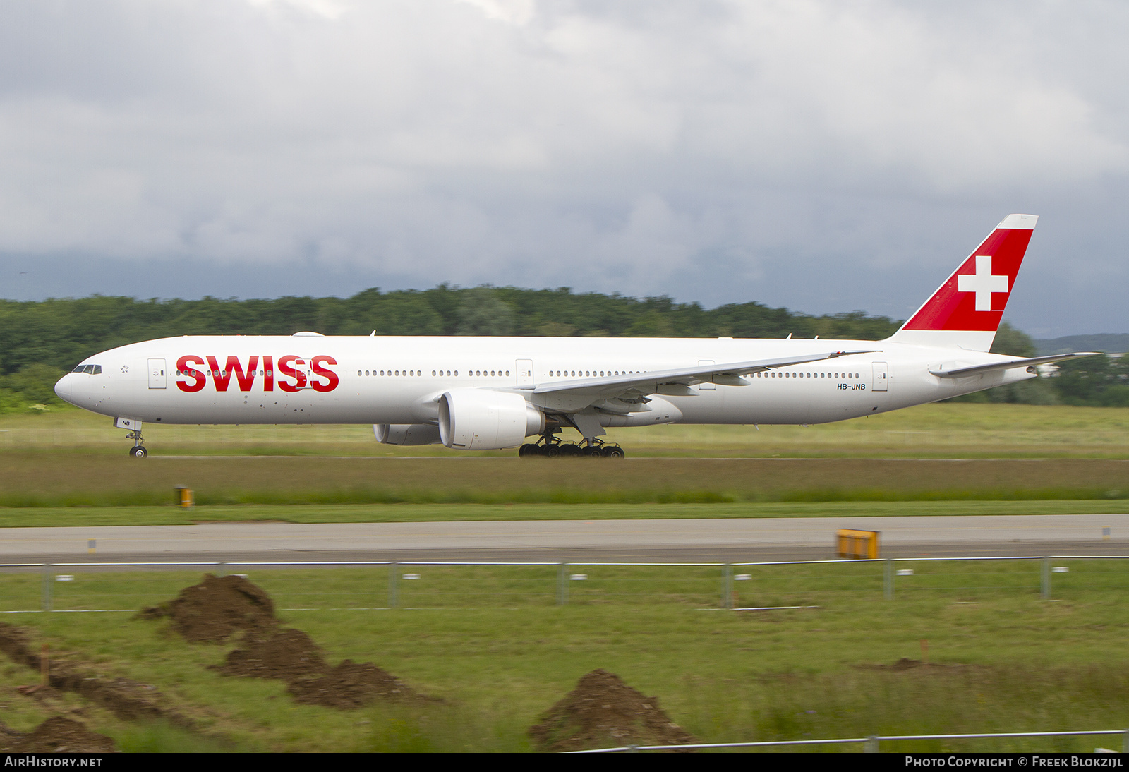 Aircraft Photo of HB-JNB | Boeing 777-3DE/ER | Swiss International Air Lines | AirHistory.net #426508