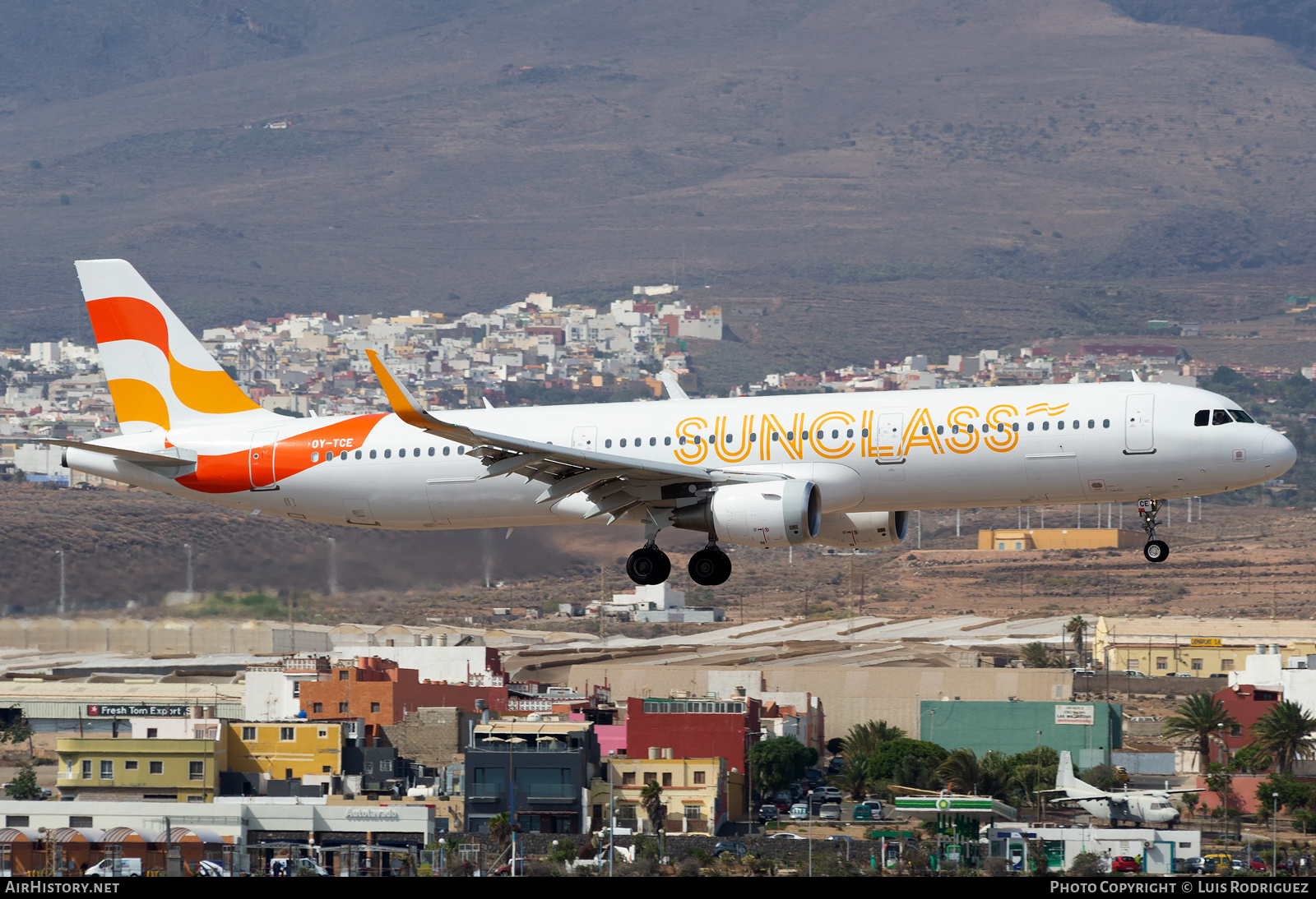 Aircraft Photo of OY-TCE | Airbus A321-211 | Sunclass Airlines | AirHistory.net #426551