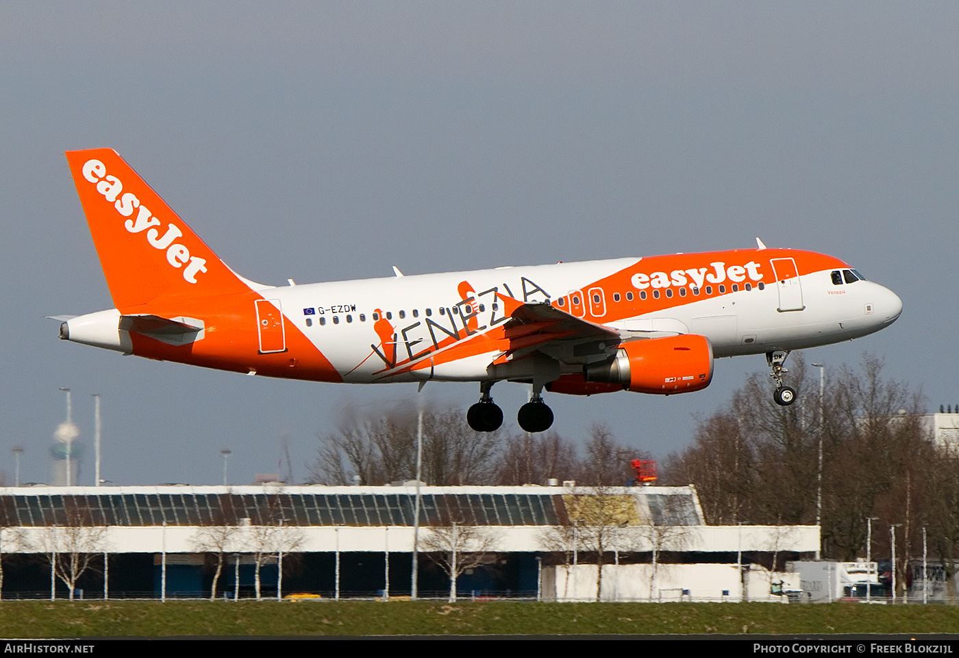 Aircraft Photo of G-EZDW | Airbus A319-111 | EasyJet | AirHistory.net #426631