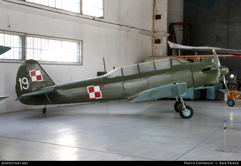 Aircraft Photo of 19 | Yakovlev Yak-18 | Poland - Air Force | AirHistory.net #426717