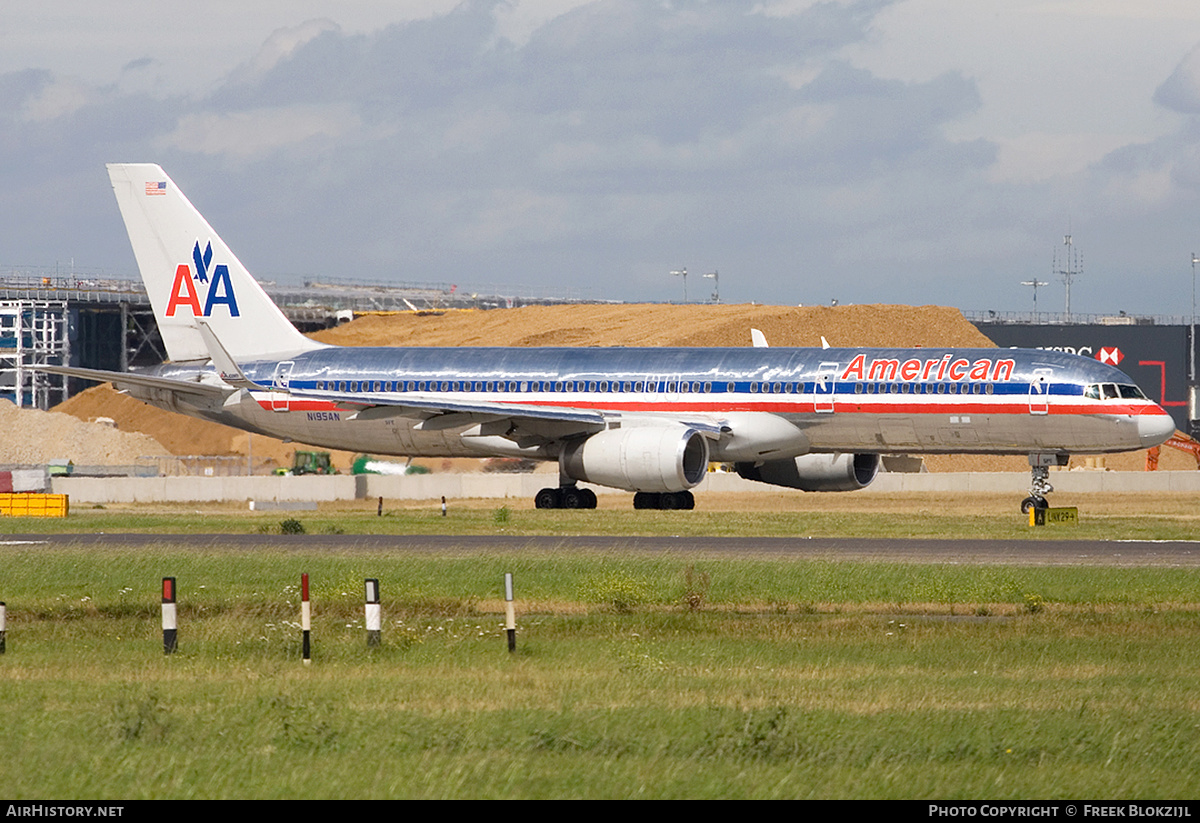 Aircraft Photo of N195AN | Boeing 757-223 | American Airlines | AirHistory.net #426897