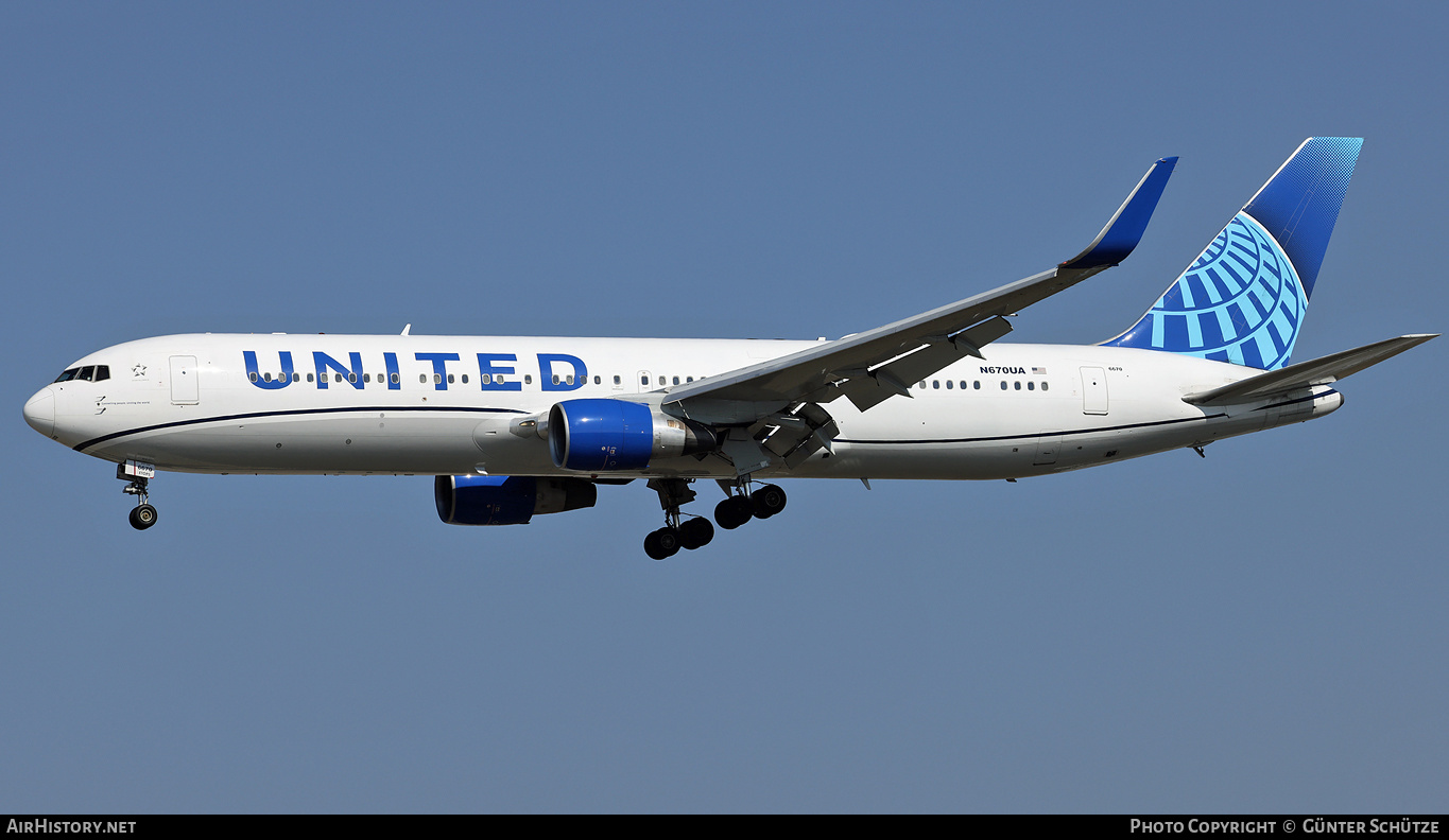 Aircraft Photo of N670UA | Boeing 767-322/ER | United Airlines | AirHistory.net #427175